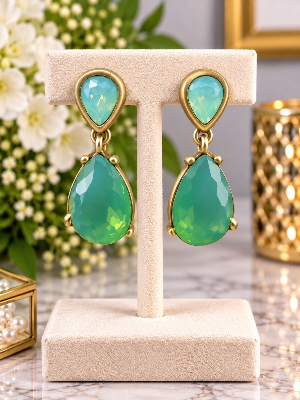 Gold-Setting Green Teardrop Dangle Earrings
